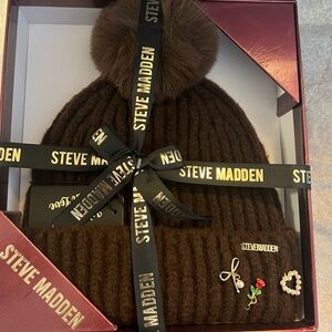 NIB Steve Madden Chocolate Knit Hat with Pom Pom